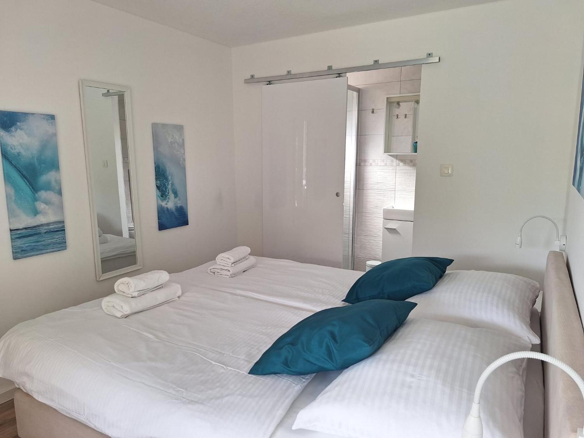 Boora Glamp Experience & Heated Infinity Pool Hotel Senj  Ngoại thất bức ảnh