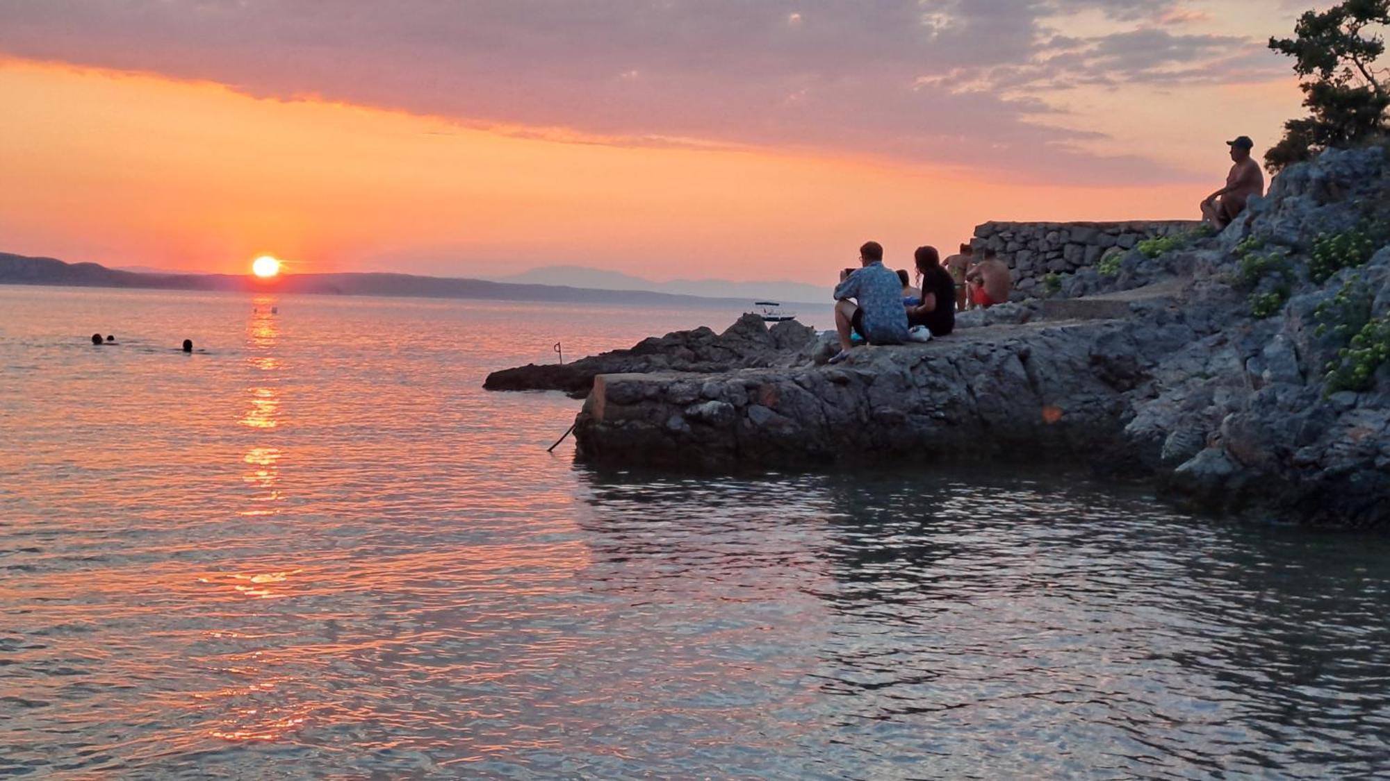 Boora Glamp Experience & Heated Infinity Pool Hotel Senj  Ngoại thất bức ảnh